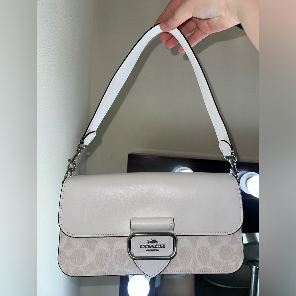 BRAND NEW BEAUTIFUL WHITE COACH BAG.🤍😍